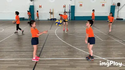 塔图姆脚踝扭伤进入更衣室：3+1坚持罚球全场高呼MVP 小萨垫脚吃恶犯